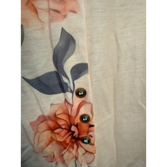 Floral Print Short Sleeve Womens‎ Top With Button Accent - Picture 10 of 10